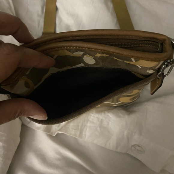 Tan/cream coach messager bag. - Picture 2 of 3